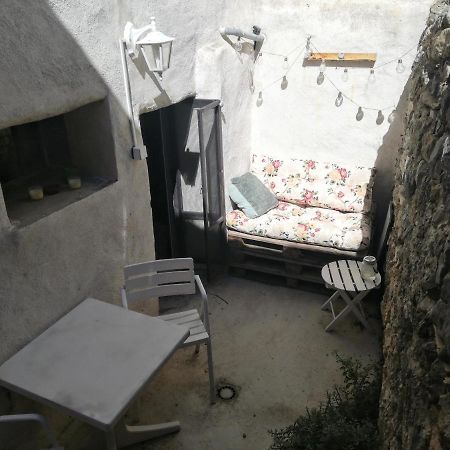 Charmant appartement en centre-ville médiéval Gigean Esterno foto