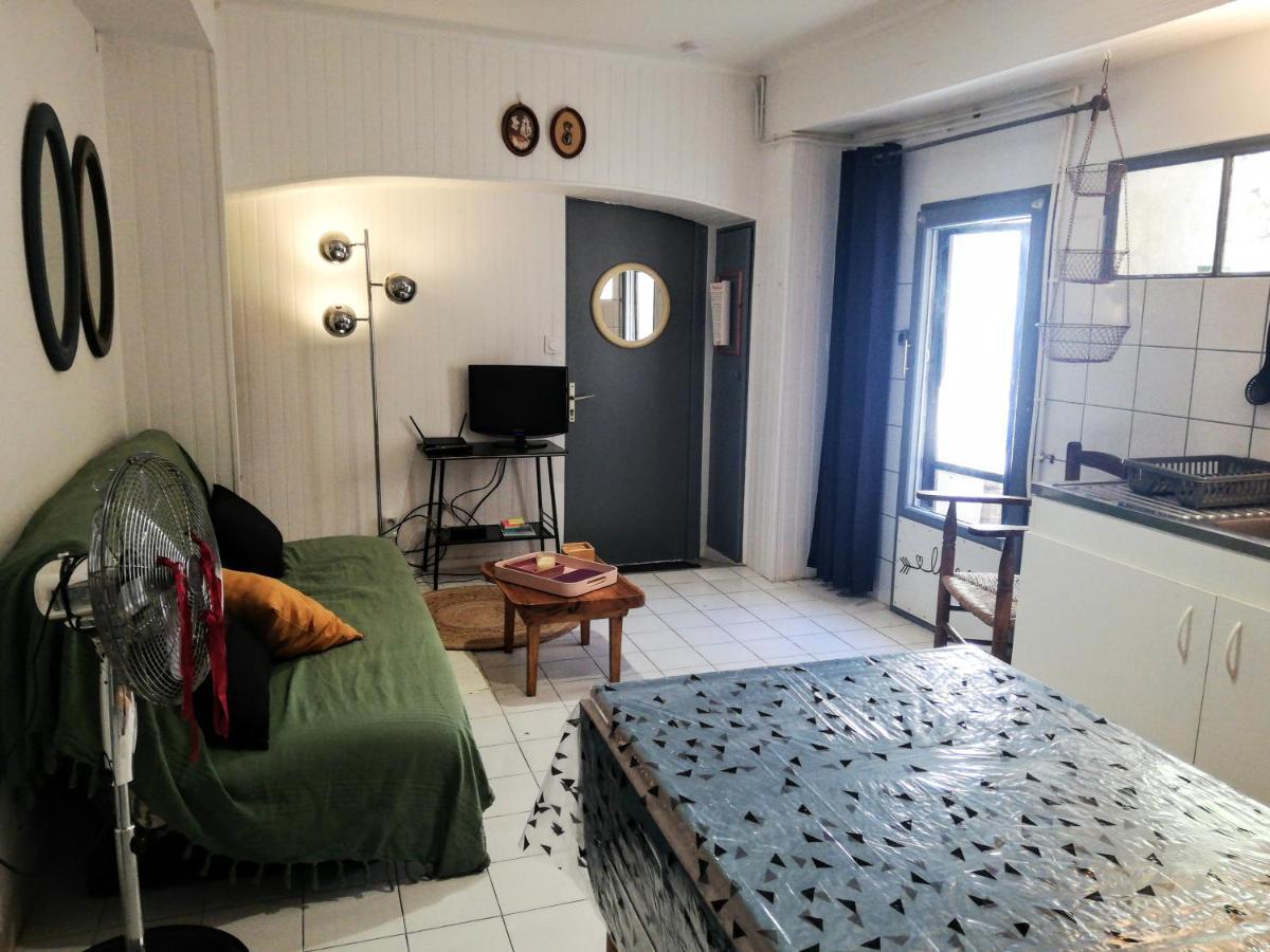 Charmant appartement en centre-ville médiéval Gigean Esterno foto