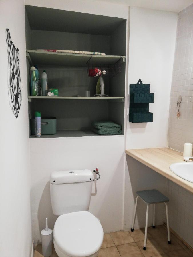 Charmant appartement en centre-ville médiéval Gigean Esterno foto