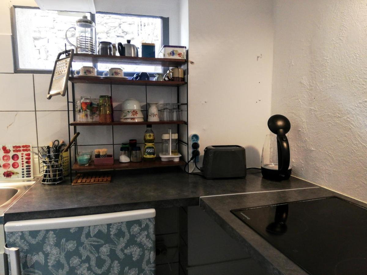 Charmant appartement en centre-ville médiéval Gigean Esterno foto