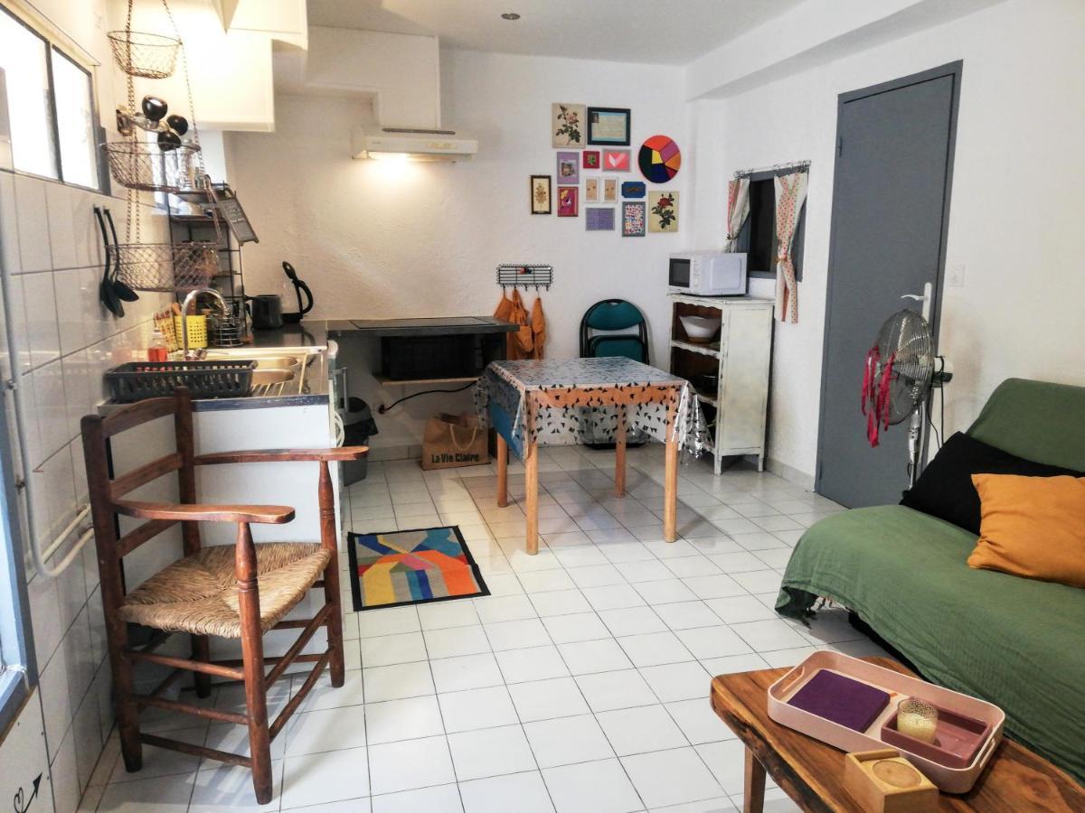 Charmant appartement en centre-ville médiéval Gigean Esterno foto