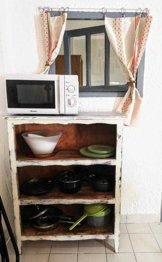 Charmant appartement en centre-ville médiéval Gigean Esterno foto